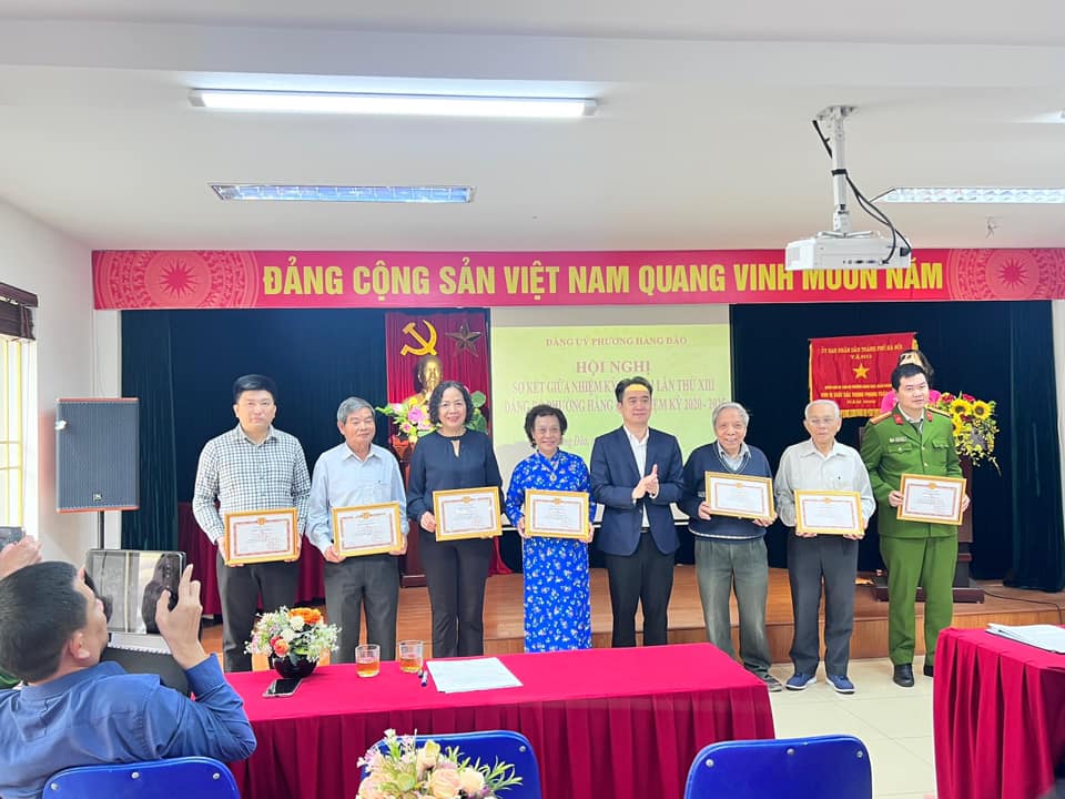 HỘI NGHỊ SƠ KẾT GIỮA NHIỆM KỲ ĐẠI HỘI LẦN THỨ XIII CỦA ĐẢNG BỘ PHƯỜNG HÀNG ĐÀO!